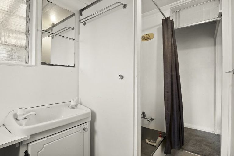 Photo of property in 28 Bathgate Street, South Dunedin, Dunedin, 9012