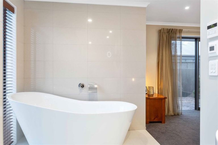 Photo of property in 6 Benjes Place, Woodend, 7610