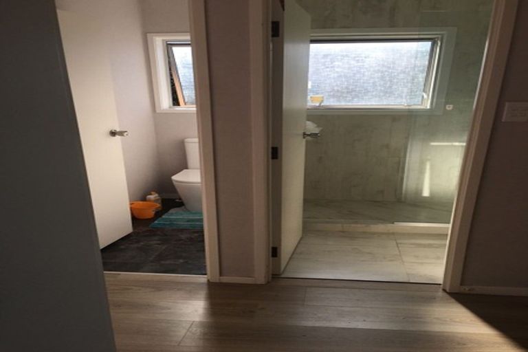 Photo of property in 2/2 Camelot Place, Glenfield, Auckland, 0629