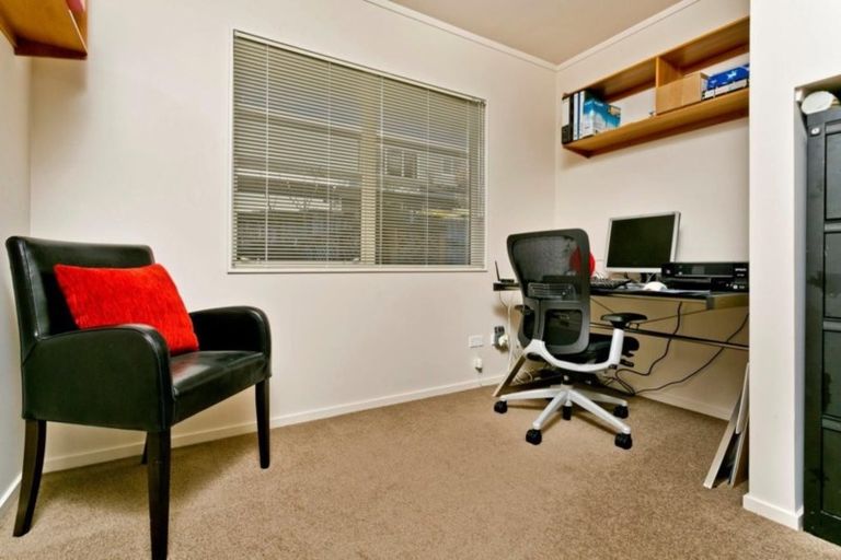 Photo of property in 11 Te Hoe Grove, Pinehill, Auckland, 0632