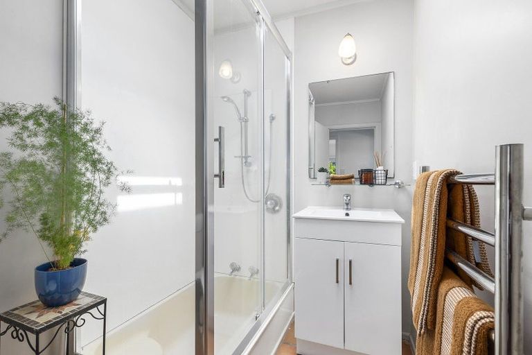 Photo of property in 1a Sandhurst Way, Crofton Downs, Wellington, 6035