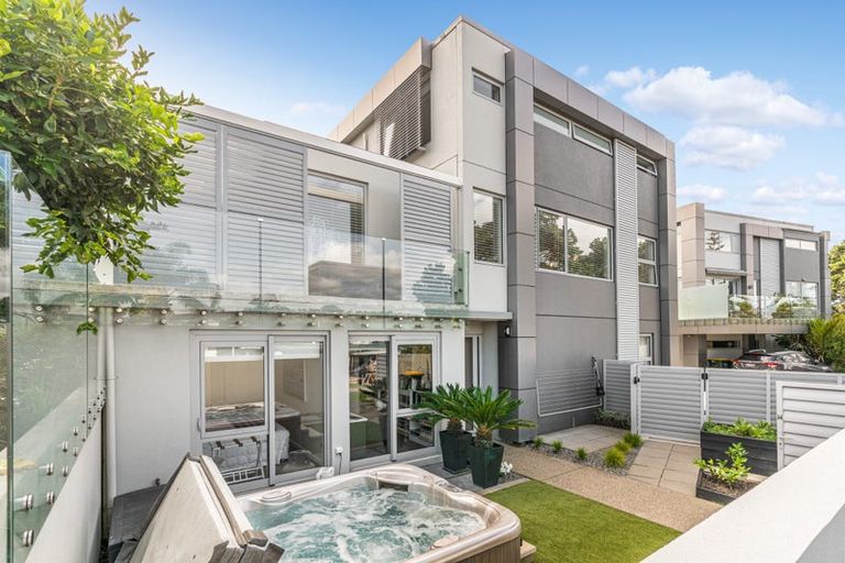 Photo of property in Montrose Villas, 441h Beach Road, Mairangi Bay, Auckland, 0630