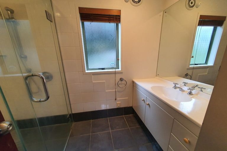 Photo of property in 49a Balmain Road, Birkenhead, Auckland, 0626