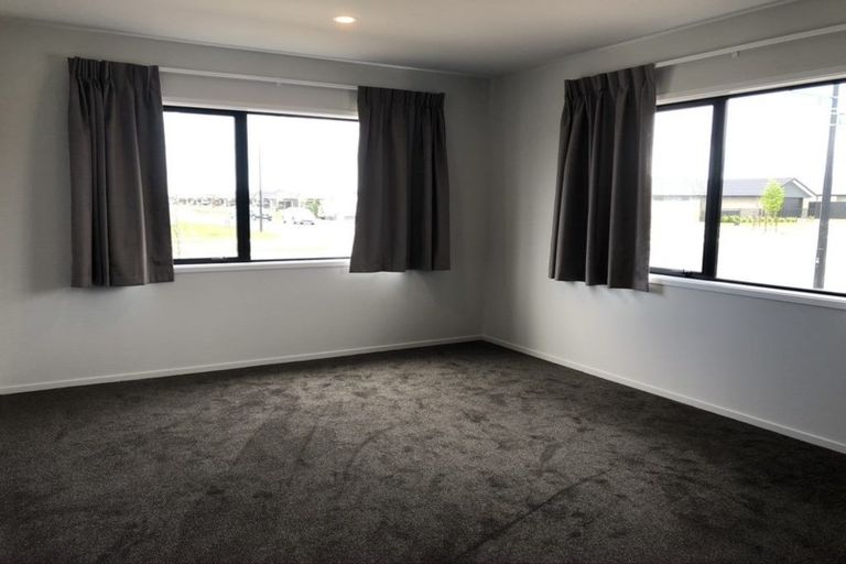 Photo of property in 39 Northmoor Boulevard, Rolleston, 7615