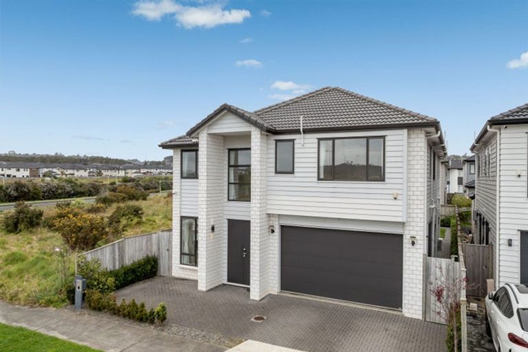 Photo of property in 27 Hakinakina Drive, Flat Bush, Auckland, 2019