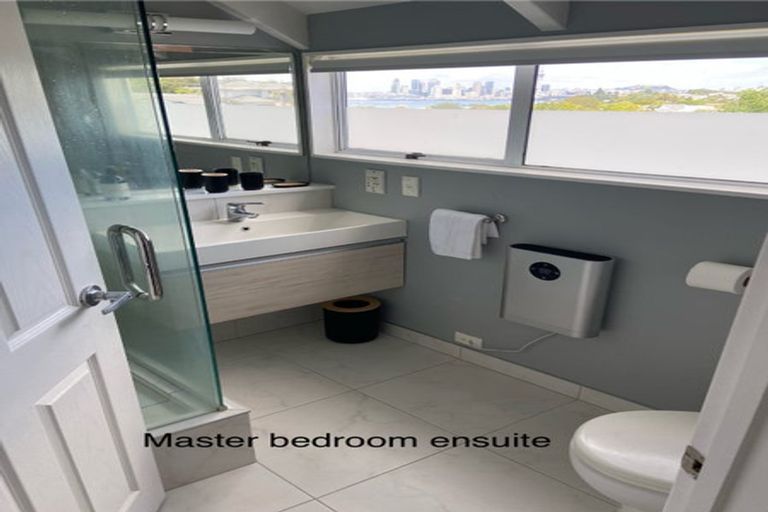 Photo of property in 5a Bruce Street, Northcote Point, Auckland, 0627