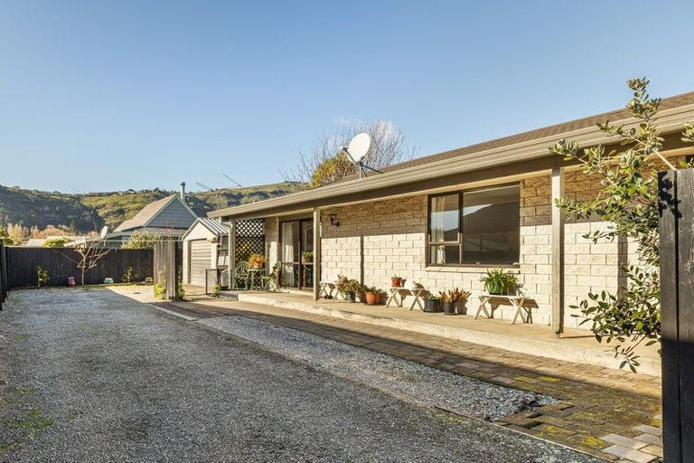 Photo of property in 18 Mauger Drive, Heathcote Valley, Christchurch, 8022