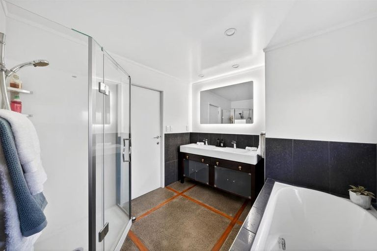 Photo of property in 5 Holiday Road, Milford, Auckland, 0620