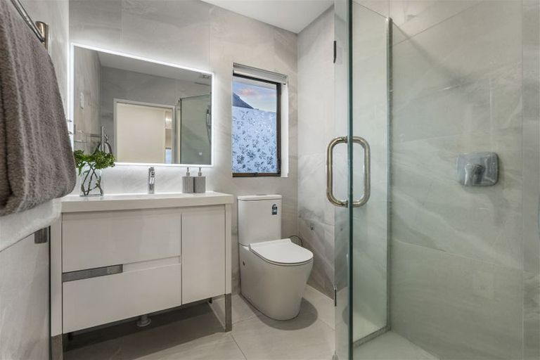 Photo of property in 1/52 Aberdeen Road, Campbells Bay, Auckland, 0620