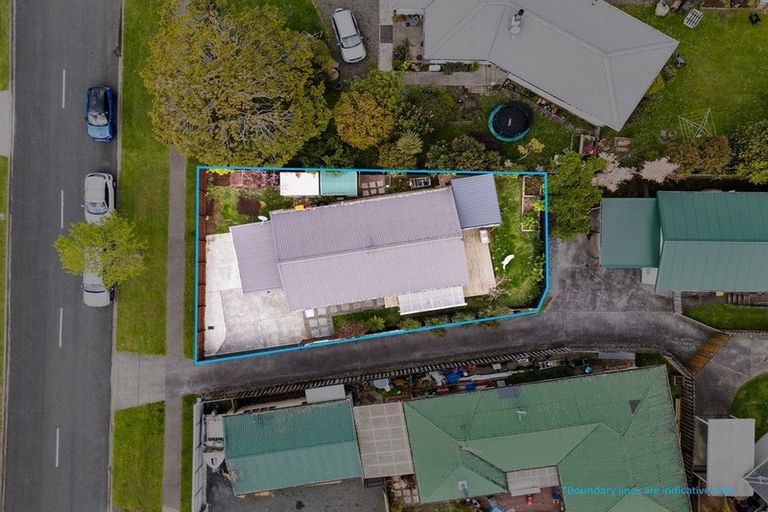 Photo of property in 3/69 Awaroa Road, Helensville, 0800