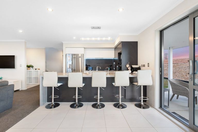 Photo of property in 28 Resolution Drive, Gulf Harbour, Whangaparaoa, 0930