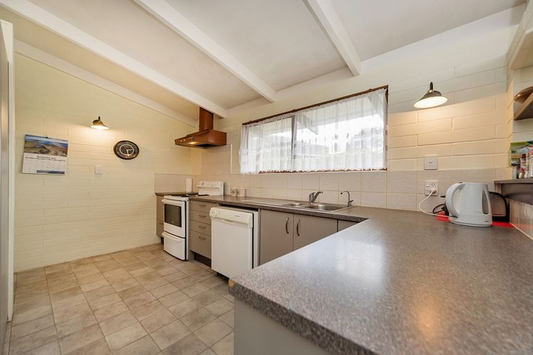 Photo of property in 7 Pakira Avenue, Glendene, Auckland, 0602