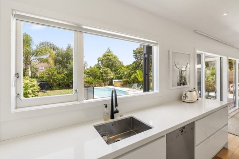 Photo of property in 131 Vauxhall Road, Narrow Neck, Auckland, 0624