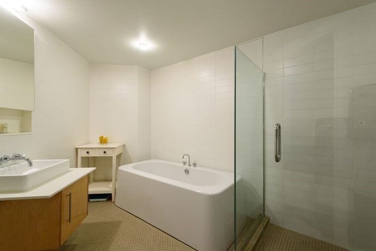 Photo of property in Alto Apartments, 2a/22 Telford Terrace, Oriental Bay, Wellington, 6011
