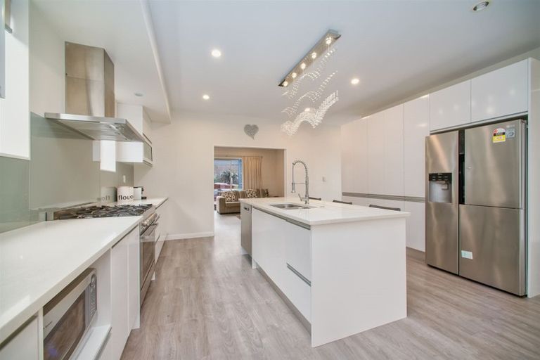 Photo of property in 11 San Casello Rise, Henderson, Auckland, 0612