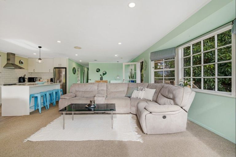 Photo of property in 92 Awaruku Road, Torbay, Auckland, 0630