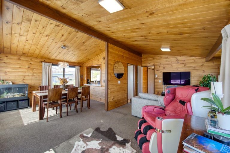 Photo of property in 17 Rice Crescent, Newlands, Wellington, 6037