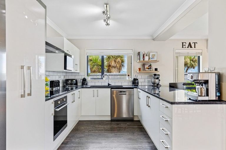 Photo of property in 8 Milkers Gate, Parklands, Christchurch, 8083