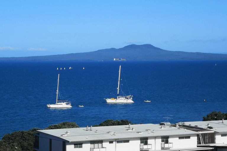 Photo of property in 1/29 Bayview Road, Browns Bay, Auckland, 0630