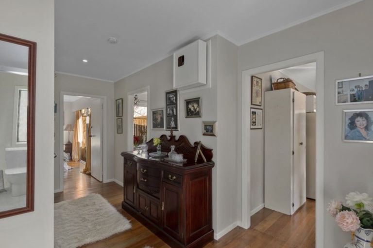 Photo of property in 32 Lowry Crescent, Stokes Valley, Lower Hutt, 5019