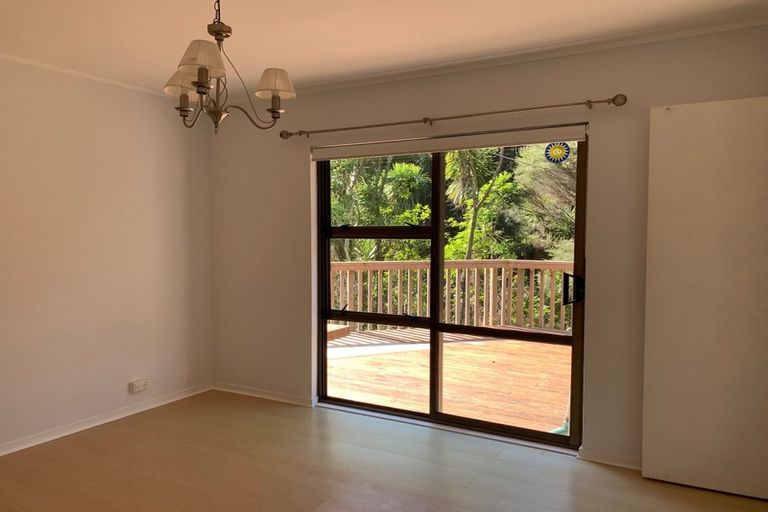 Photo of property in 2/6 Sonnenberg Way, Titirangi, Auckland, 0604