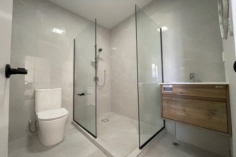 Photo of property in 4/13 Blockhouse Bay Road, Avondale, Auckland, 1026