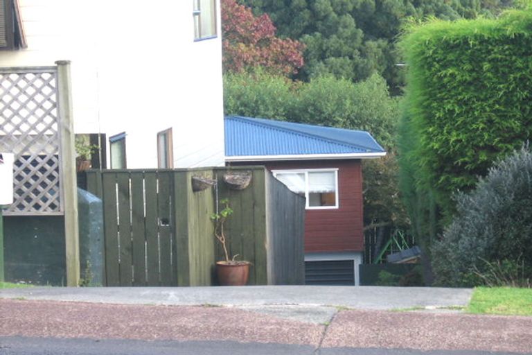 Photo of property in 1/52 Pupuke Road, Hillcrest, Auckland, 0627