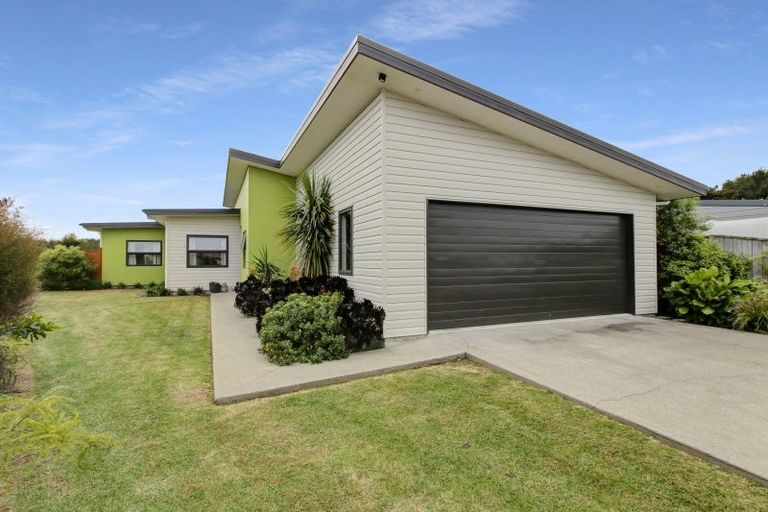 Photo of property in 9 Oxnam Place, Foxton Beach, Foxton, 4815
