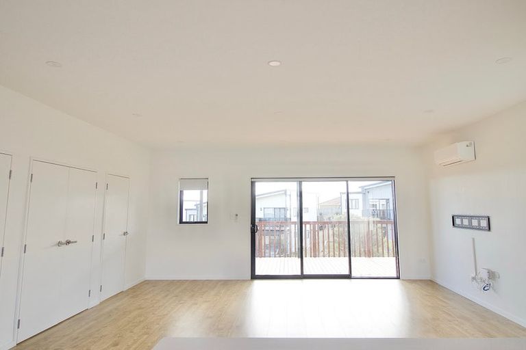 Photo of property in 11a Putiputi Way, Papakura, 2110