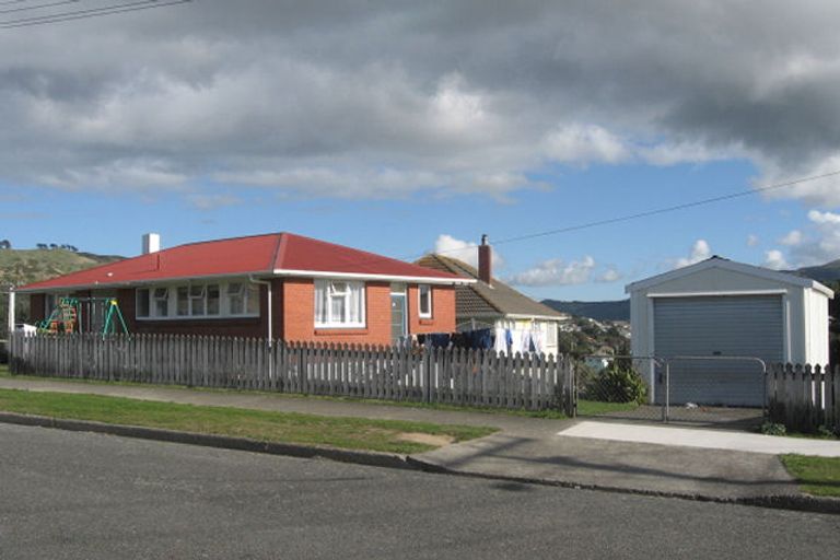Photo of property in 1 Somerset Place, Cannons Creek, Porirua, 5024