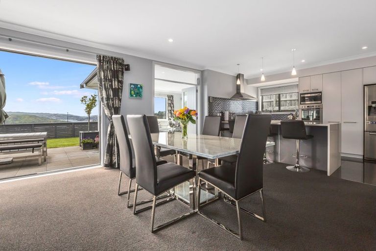 Photo of property in 10 Wangapeka Way, Aotea, Porirua, 5024