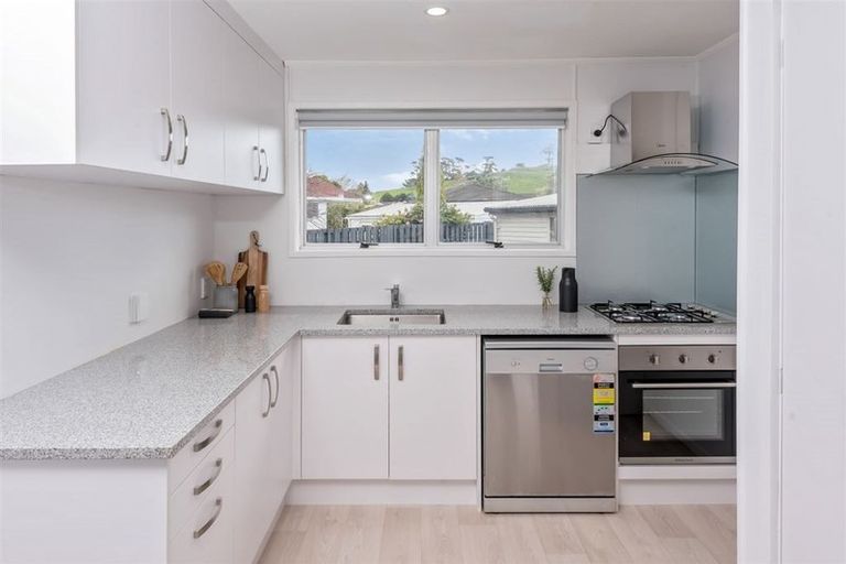 Photo of property in 4 Lyren Place, Half Moon Bay, Auckland, 2012