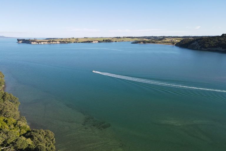 Photo of property in 254 Wade River Road, Wade Heads, Whangaparaoa, 0932