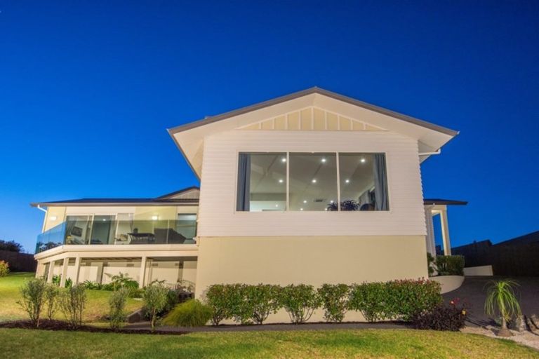 Photo of property in 28 Stace Hopper Drive, One Tree Point, 0118