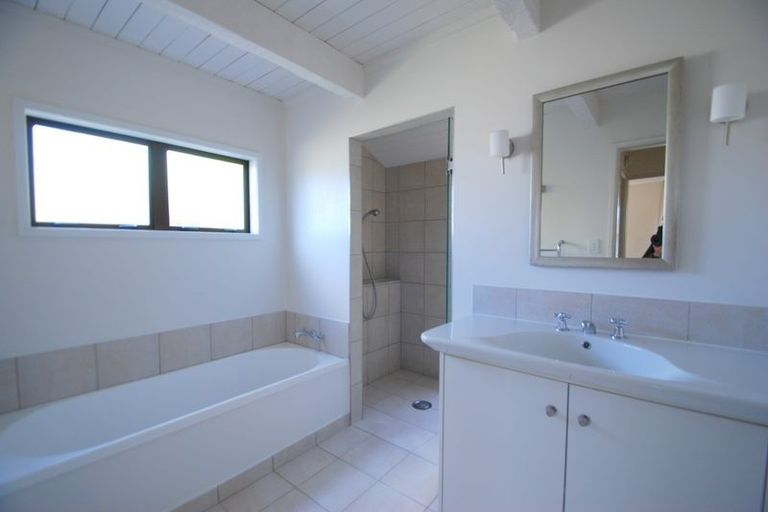 Photo of property in 3 Sarah Way, Crofton Downs, Wellington, 6035