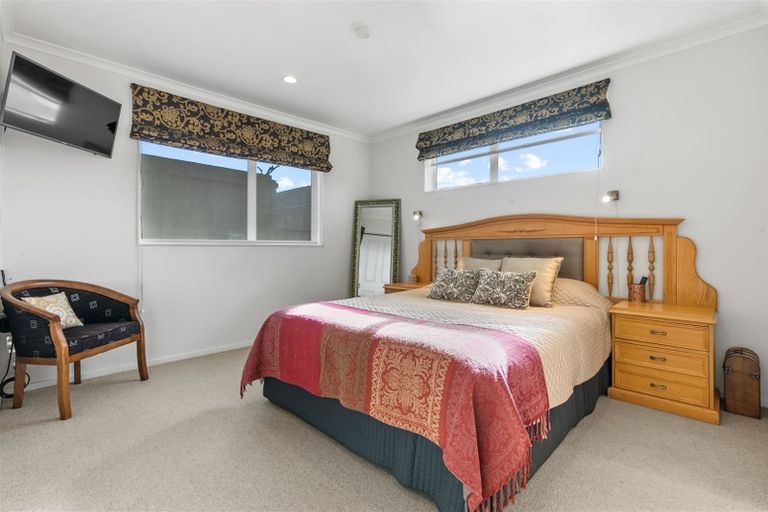 Photo of property in 15 Mt Lebanon Crescent, The Gardens, Auckland, 2105