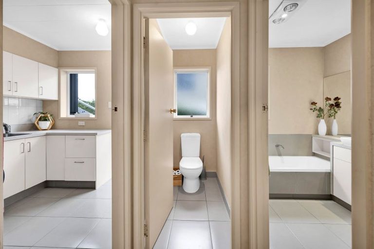 Photo of property in 17 Nevada Drive, Merrilands, New Plymouth, 4312