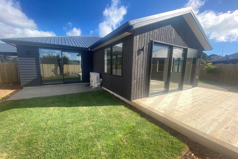 Photo of property in 19 Kaiwaru Place, Waikanae, 5036