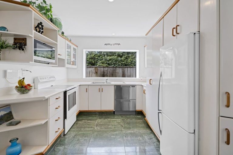 Photo of property in 35a Tukapa Street, Westown, New Plymouth, 4310