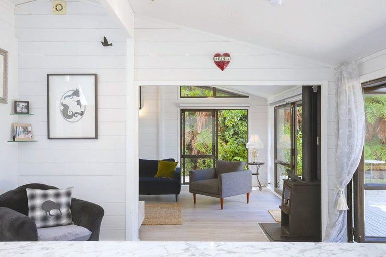 Photo of property in 192 Mountain Road, Henderson Valley, Auckland, 0612