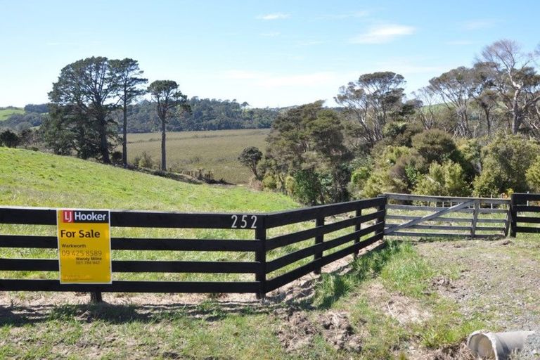 Photo of property in 252 Ridge Road, Mahurangi East, Warkworth, 0982