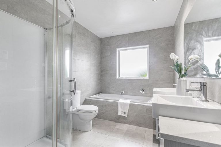 Photo of property in 102 Glendhu Road, Bayview, Auckland, 0629