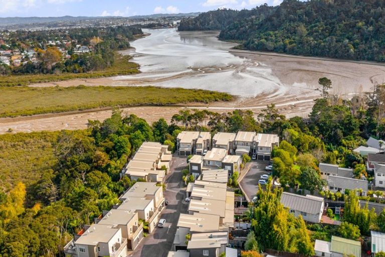 Photo of property in 1/206 Manuka Road, Bayview, Auckland, 0629