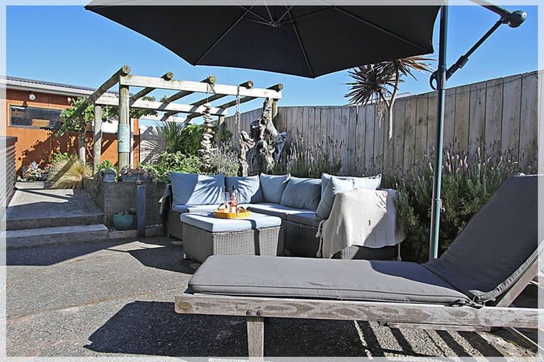 Photo of property in 6 Huia Street, Foxton Beach, Foxton, 4815