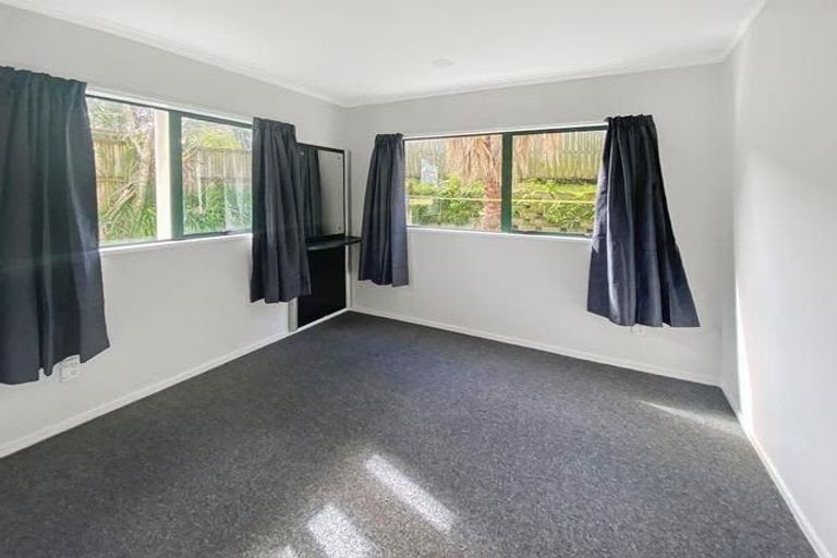 Photo of property in 24 Taroka Close, Pinehill, Auckland, 0632