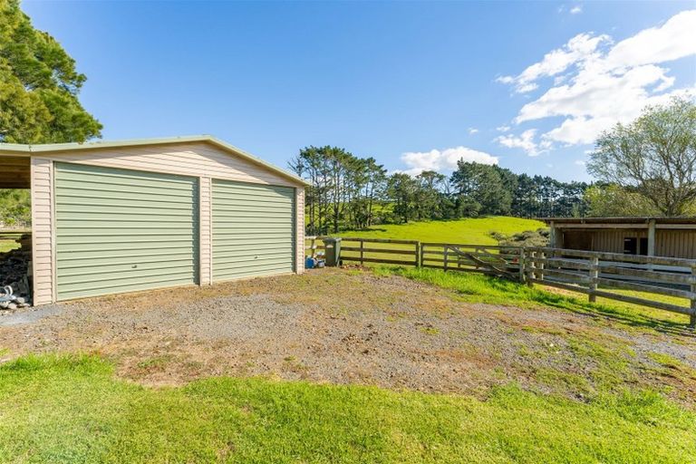 Photo of property in 104 Awa Road, Kumeu, 0891