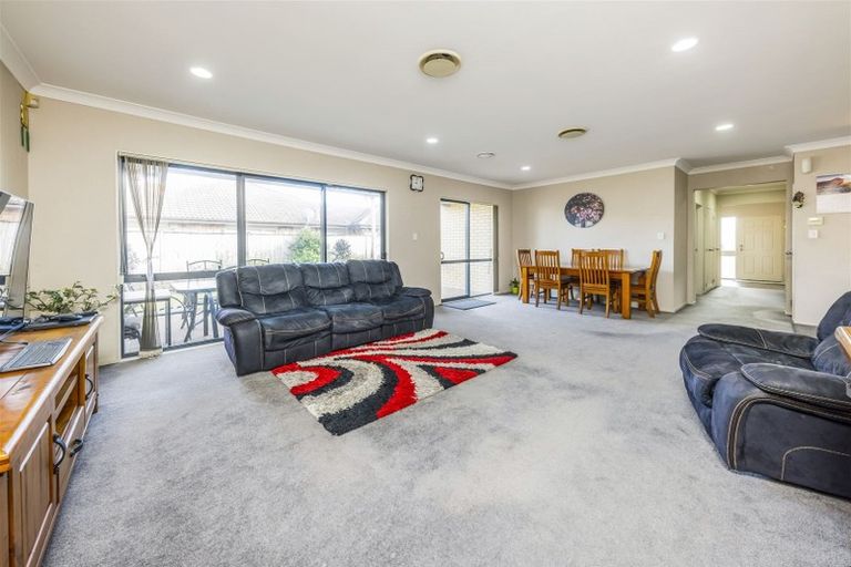 Photo of property in 18 Aberdeen Crescent, Wattle Downs, Auckland, 2103