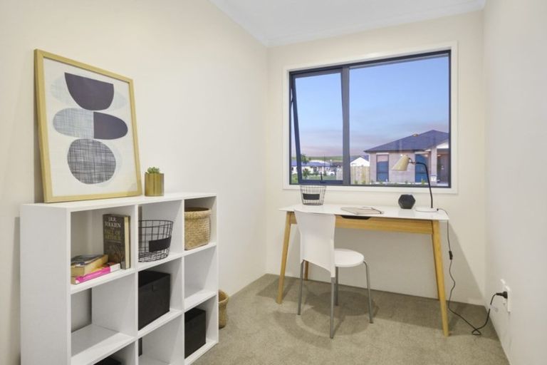 Photo of property in 11 Charles Henry Way, Papakura, 2110