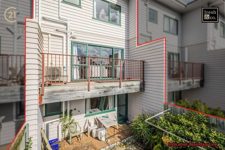 Photo of property in 2/1 Briar Way, New Lynn, Auckland, 0600