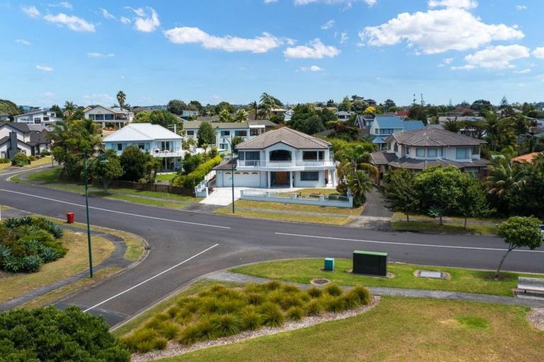 Photo of property in 16 Waimanu Bay Drive, Te Atatu Peninsula, Auckland, 0610